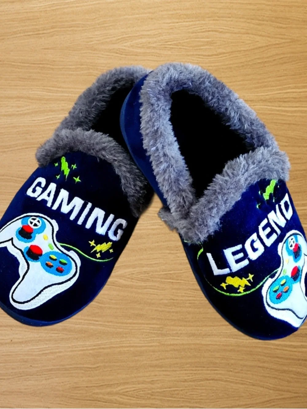 EUC Wonder Nation Boys Gaming Legend Lounge Slippers Size 2-3